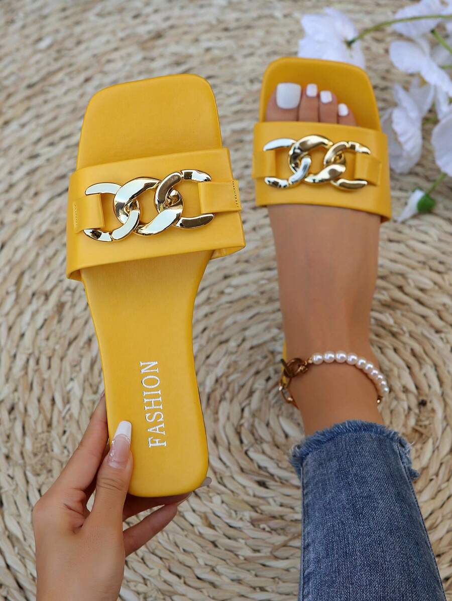 1 Pair Summer New Square Toe Sandals For Women - With Fashionable Metal Buckle Decor - Suitable For Party And Beach Wear - Flat Heel Square Toe Ladies Slippers, Summer New Yellow Metal Chain Buckle