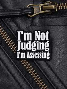 1pc Simple Black & White "I'm Not Judging I'm Assessing" Letter Pattern Brooch Funny English Lapel Pin - Letter - View 4