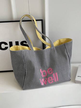 Denna dubbelsidiga randiga tygväska är lätt och enkel att bära, vilket gör den till ett idealiskt val för både affärer och fritid. Med en enkel och moderiktig design är den lämplig för shopping, förvaring av skolmaterial, böcker, handväskor, ryggsäckar och olika tillfällen. Den har stor kapacitet, är bärbar och hopfällbar och har en klassisk avslappnad stil. Lämplig för tonåringar, kvinnor och universitetsstudenter, det perfekta valet för skolstarten, första skoldagen, strandsemestrar, fritidsresor och ett måste för universitetet.