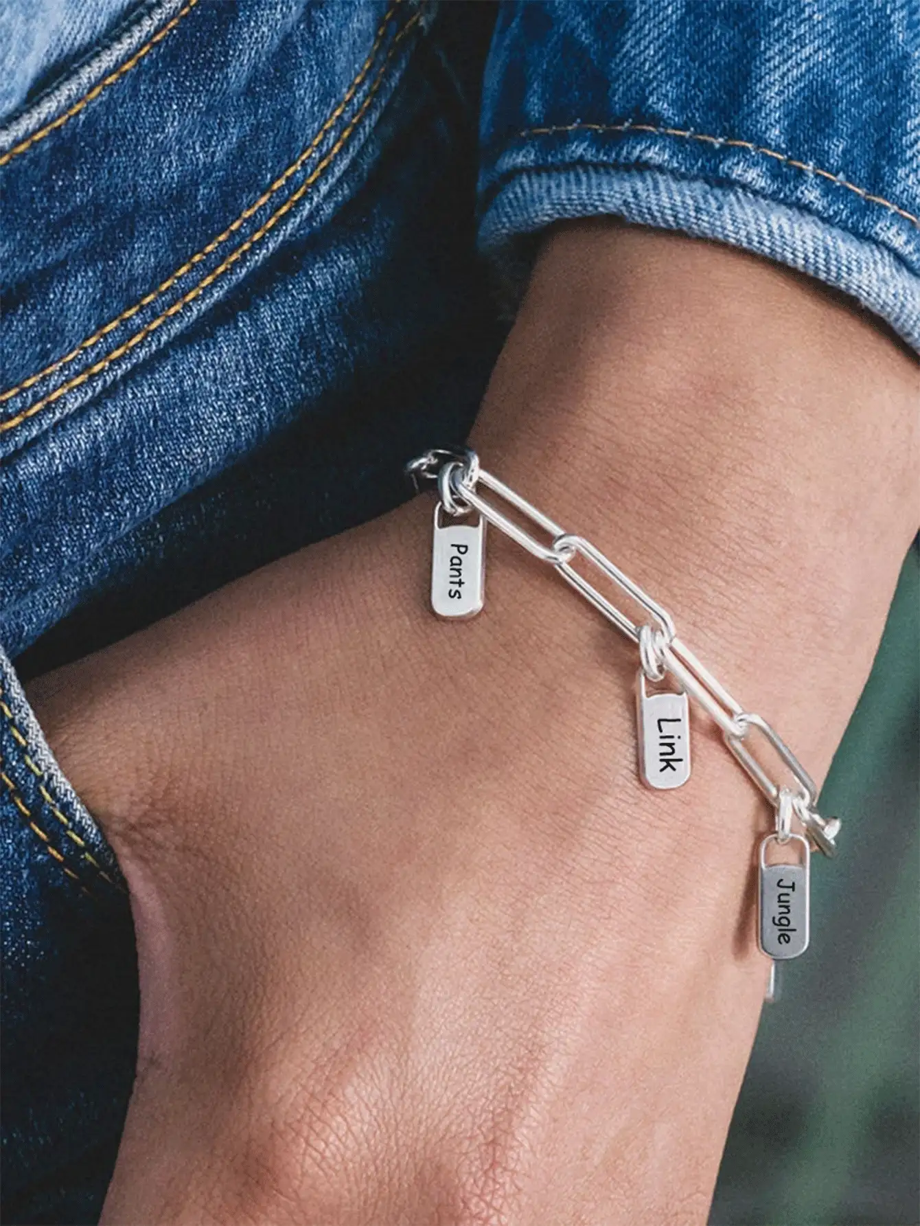 1pc Fashion Customized Bracelet For Men Women Carved 1-5 Names Square Pendant Bracelet Personalized Nameplate Charm Gold Color Paperclip Chain Bracelets Stainless Steel Jewelry Unique Custom Bracelet Exquisite Wrist Accessories Back-To-School Gifts Birthday Gift Mom Gift