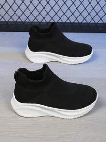 全新轻便透气网眼休闲一脚蹬运动鞋，适合青少年，软底，防滑，适合户外和运动，四季皆宜