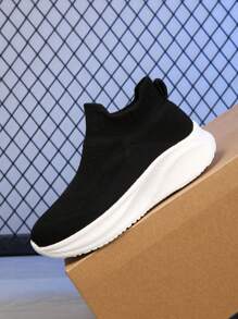 全新轻便透气网眼休闲一脚蹬运动鞋，适合青少年，软底，防滑，适合户外和运动，四季皆宜