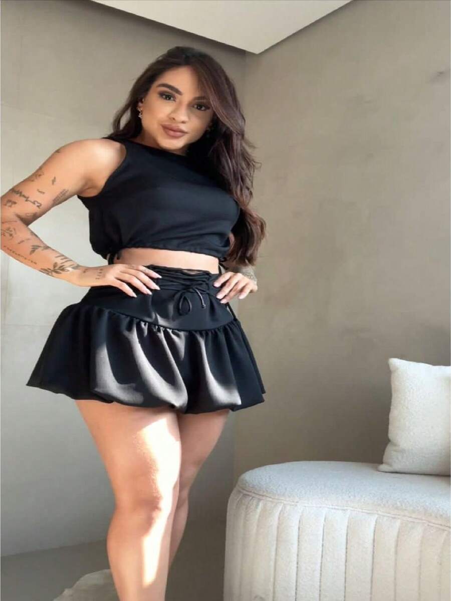 Jully Set, In Premium Adjustable Cropped Tailoring With Details On The Back And Balloon Skirt With Crossed Laces That Adds Charm To The Piece - 黑色 - 查看 1