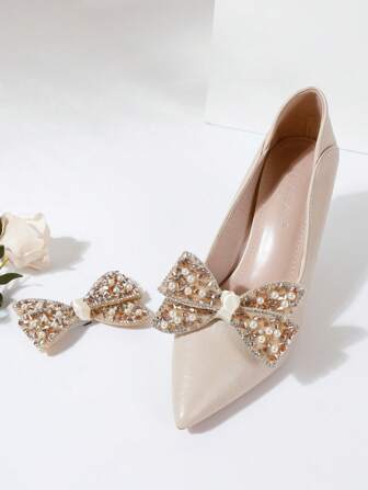 1 对新款水钻装饰鞋夹和 1 对时尚珍珠碎玻璃交叉蝴蝶结鞋夹，多功能可拆卸鞋饰，适用于女士高跟鞋、凉鞋。