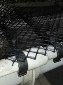 11 件/套排水沟防护网卷，6 英寸 X 20 英尺，排水沟防护装置可防止排水沟堵塞，配有 10 个固定夹，屋顶排水沟保护，排水沟过滤器 - 均碼 - 查看 9