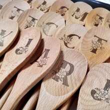 1 thìa chữ hoa, thìa khuấy gỗ khắc, chữ lồng hoa tùy chỉnh, thìa trộn nhà bếp bằng gỗ được cá nhân hóa, nhà bếp, quà tặng Giáng sinh, đồ dùng học tập - Màu vàng - Xem 1