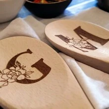1 thìa chữ hoa, thìa khuấy gỗ khắc, chữ lồng hoa tùy chỉnh, thìa trộn nhà bếp bằng gỗ được cá nhân hóa, nhà bếp, quà tặng Giáng sinh, đồ dùng học tập - Màu vàng - Xem 4