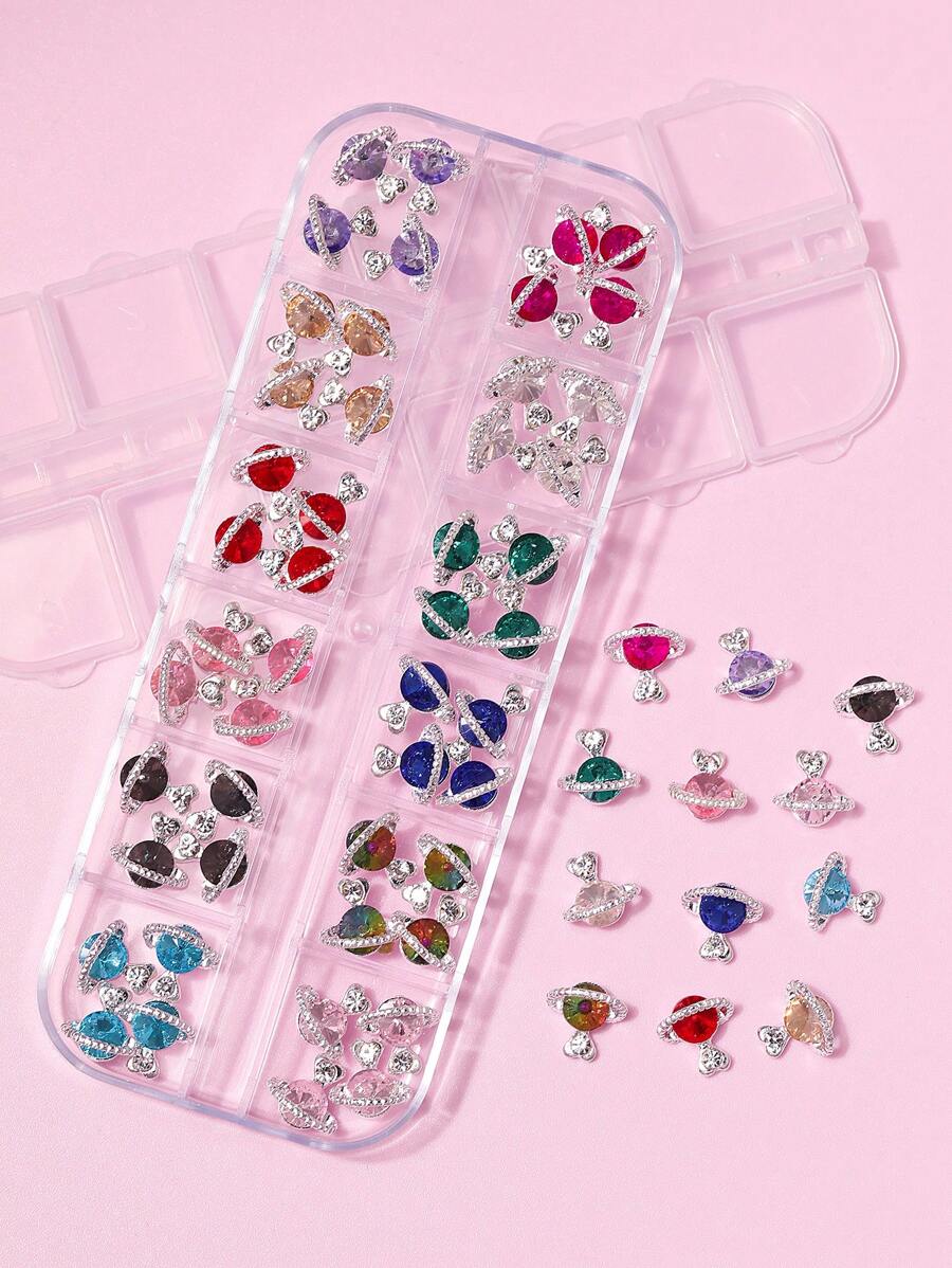 48 piezas/caja de 12 compartimentos Decoraciones de uñas con corazones y estrellas glamorosas, accesorios de arte de uñas de lujo - Adecuado para mujeres y técnicos de uñas, productos esenciales para el cuidado de las uñas, ¡encanto para uñas!