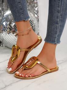 Wide Fit Women's Circle Gold Decorative Buckle Hollow Out Thong Flat Sandals, Summer Holiday Style Lightweight Fashionable Flat Sandals - Gold - View 3