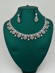 4 pièces Set de bijoux mode comprenant un collier, des boucles d'oreilles, un bracelet et une bague avec pendentif à franges, en laiton, cubique zirconia, argent. Ensemble de colliers de luxe. Convient pour les soirées, les fêtes, les mariages, les cadeaux de la Saint-Valentin pour les femmes