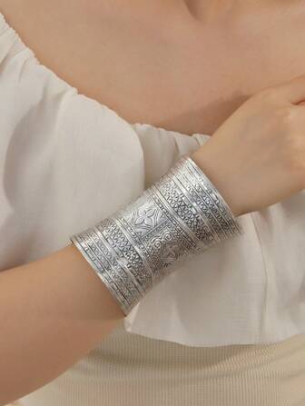 1 件波西米亚复古十字花装饰宽金属手镯，适合女性日常和派对佩戴