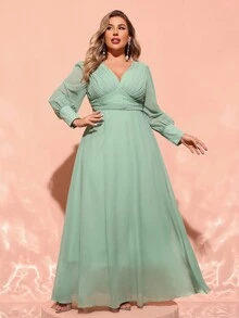 Plus Size Solid V-Neck Elegant Long Sleeve Pleated Dress - Green - View 4