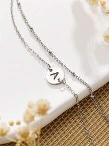 1 buc. Brățară cu lanț reglabil, cu două straturi, din oțel inoxidabil, cu 26 de litere, pandantiv pentru femei, care prezintă farmecul feminin, potrivită ca cadou pentru iubită, soție, mamă, familie, prieteni, ziua de naștere, aniversare, popular printre femeile tinere