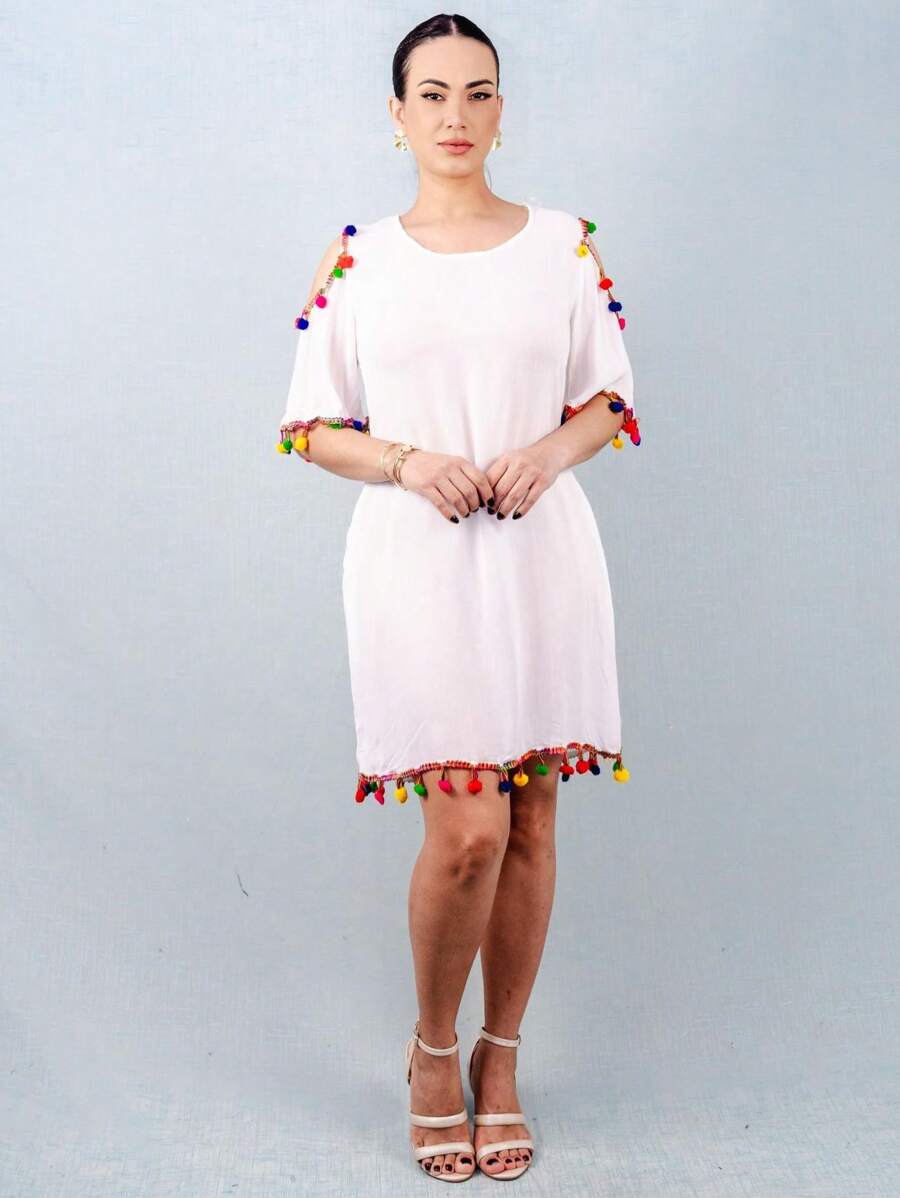Short-Sleeved Viscose Dress With Pompom Cutout On The Sleeve And Hem, White #100714 - 白色 - 查看 1