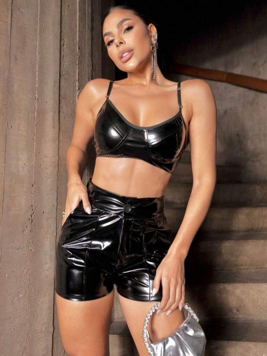 Women's Short Vinyl Shorts With Pocket And Button - 黑色 - 查看 1