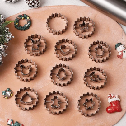 1 Set Of 11/9/2/3/4.5CM 9pcs/4.5CM 4pcs/7CM 4pcs Stainless Steel Biscuit/Cookie Cutters, Wavy Round Gingerbread Man, Heart, Rose Flower, Snowman, Angel, Snowflake, Deer, Christmas Tree, Bell, Star, Butterfly, Rabbit, Easter Egg Shapes. Baking Molds For Christmas, Valentine's Day, Easter, Weddings, Halloween. Great Gifts For Family & Friends. Christmas Christmas Decorations Christmas Pajamas Christmas Gifts Christmas Decor
