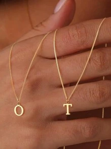 1 pièce Collier avec chaîne de type OT à lettre initiale de A à Z, collier en acier inoxydable avec alphabet, excellent cadeau pour Halloween et la rentrée scolaire