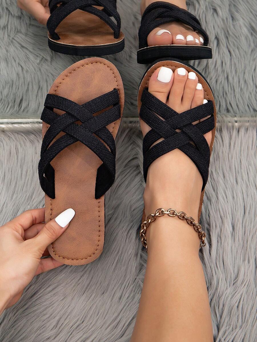 Sandalias de mujer para verano y otoño, nueva moda de nicho retro romántico, adecuadas para vacaciones, cena al aire libre. Zapatillas planas de tiras cruzadas negras con punta redonda, ligeras, transpirables y cómodas, estilo francés senior