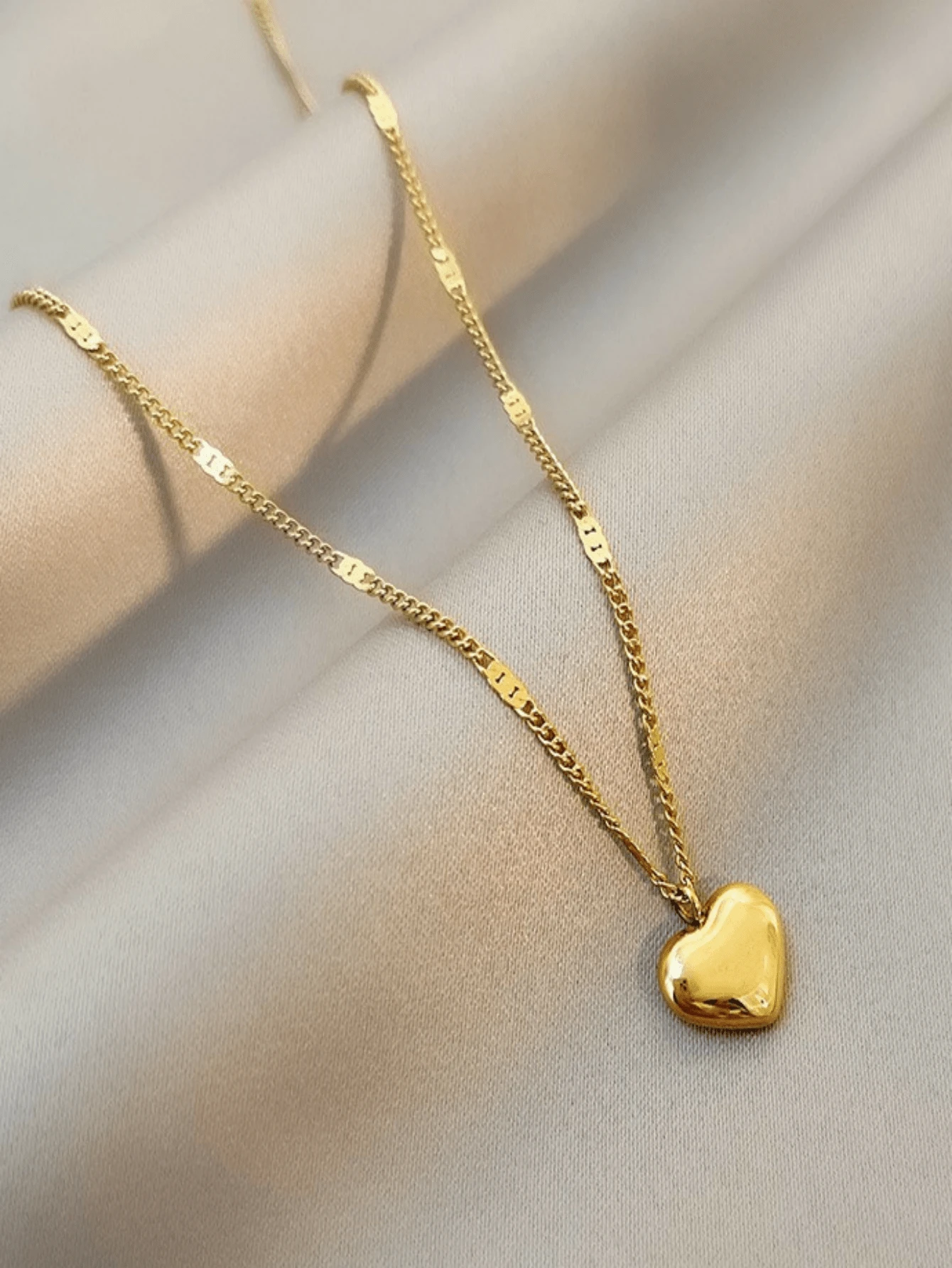 新款精致心形吊坠项链，简约金属心形锁骨链项链，优雅心形项链 - 金色 - 查看 1