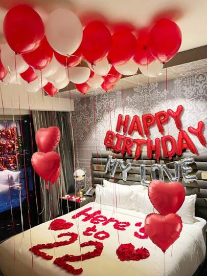 13/58 件红色生日派对装饰套装，包括红色生日快乐横幅、乳胶气球、带胶点的心形和爱心铝箔气球和红丝带，适用于红色主题生日派对用品，适合男士和女士返校情人节