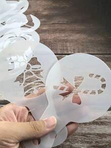 25 cái/bộ Khuôn vẽ nghệ thuật Latte tự làm cho Lễ Tạ ơn Giáng sinh Trà sữa, Khuôn vẽ bột ca cao nướng, Khuôn phủi bụi, Khuôn vẽ sơn phun Quà tặng Giáng sinh Trở lại trường - trắng - Xem 6