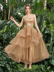 Faeriesty 这款华丽的无肩带薄纱中长礼服，饰有精美的花卉刺绣和亮片点缀，串珠紧身胸衣搭配交叉后背系带，多层飘逸裙摆，优雅浪漫的正式设计，是花园婚礼、新娘送礼会、春季晚宴的完美之选。 - 卡其色 - 查看 6