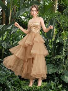 Faeriesty 这款华丽的无肩带薄纱中长礼服，饰有精美的花卉刺绣和亮片点缀，串珠紧身胸衣搭配交叉后背系带，多层飘逸裙摆，优雅浪漫的正式设计，是花园婚礼、新娘送礼会、春季晚宴的完美之选。 - 卡其色 - 查看 5