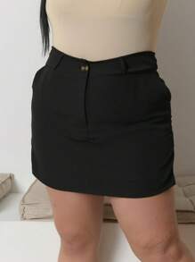 Short Saia Curto em Alfaiataria Plus Size - Preto - Visão 3