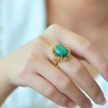 1 pieza Anillo ajustable de malaquita natural con diseño dorado, anillo con diseño de gema y oro, hecho a mano, guardián de la paz, anillo de buena suerte y fortuna de moda para hombre, mujer y pareja, anillo de compromiso memorial, cristal curativo, amuleto regalo, regalo para ella, regalo festivo, regalo de cristal de moda. (Con caja de regalo)