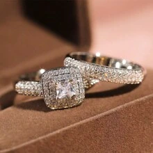 2 件女士订婚戒指套装，优雅银合金方晶锆石装饰订婚和结婚戒指，周年纪念、生日、情人节珠宝礼物 - 銀色 - 查看 3