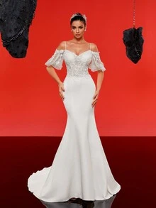 细肩带泡泡袖串珠缎面高低优雅婚纱，带拖尾，迷人风格白色新娘礼服