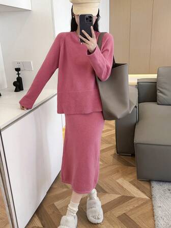 實心下肩毛衣和針織裙，適合日常穿著