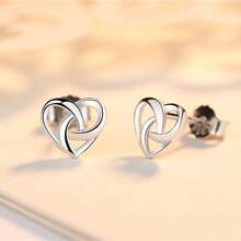 1 Pair Simple Hypoallergenic Heart Shaped Stud Earrings Elegant Casual Style Women's Daily Date Earrings - Silver - View 2