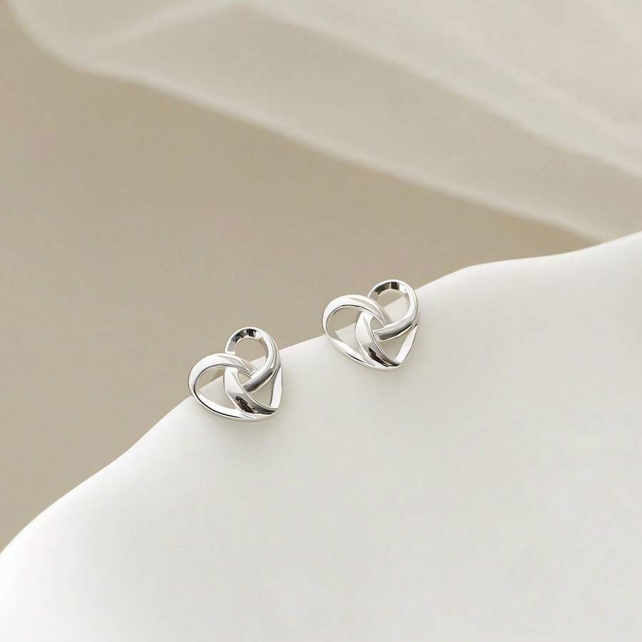 1 Pair Simple Hypoallergenic Heart Shaped Stud Earrings Elegant Casual Style Women's Daily Date Earrings - Silver - View 1
