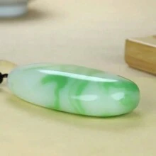 1pc Natural Jade Raw Stone Pendant, Colorful Variety, Hand Play Raw Stone, High Quality Gem Crystal Jewelry, All Hand-Carved, Ladies, Men, Quartz Crystal Wealth Play Piece, Peace Pendant, Lovers Gift, Gift For Him, Suitable For Holiday Party Gifts, Quartz Crystal Gifts. (Lanyard Gift Box) - Green and White - View 4