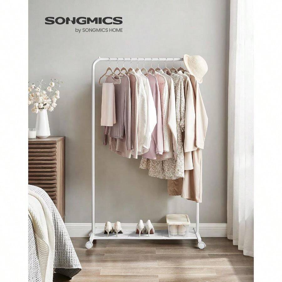 SONGMICS Bánh xe, Giá treo quần áo bằng kim loại 25,4 mm có kệ lưu trữ lưới dày, Tải trọng 110 lb, 2 phanh, Màu trắng mây 15,9" D X 35,8" W X 62,2" H Đồ trang trí Halloween Trang phục Halloween Đồ trang trí mùa thu Đồ trang trí lễ hội, Mùa xuân, Tối giản, Áo mùa hè - trắng - Xem 1