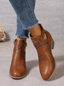 Bota de tobillo elegante y versátil con tacón grueso, puntera redonda, hebilla y tiras con tachuelas, estilo otoño/invierno, para usar con cárdigan. Nuevo y con estilo para mujeres. - Marrón - Ver 6