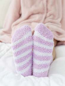 1 双女式毛绒条纹不脱落保暖珊瑚绒中筒袜，室内穿着舒适 - 紫色 - 查看 4