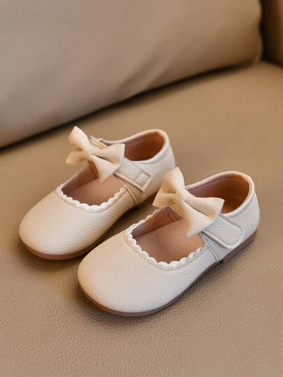 1 双女婴蝴蝶结装饰钩环百搭平底鞋幼儿软底防滑乐福鞋，女童休闲浅口鞋，四季皆宜
