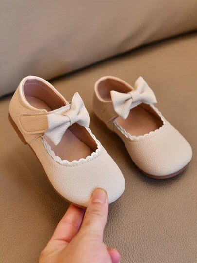 1 双女婴蝴蝶结装饰钩环百搭平底鞋幼儿软底防滑乐福鞋，女童休闲浅口鞋，四季皆宜