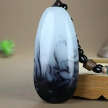 1 件天然玉石原石吊坠，色彩缤纷，手玩原石，优质宝石水晶首饰，全手工雕刻，女士，男士，石英水晶财富玩物，和平吊坠，情侣礼物，男士礼物，适合节日派对礼物，石英水晶礼物。（挂绳礼盒） - 黑與白 - 查看 2