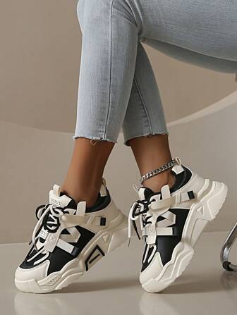Zapatillas de deporte de suela gruesa para mujer 2024 todo el año, planas, de correr, color negro y blanco, de bloque de color de malla, informales, de tacón ancho