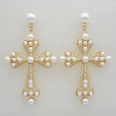 1 对波西米亚珍珠和空心金属吊坠耳环