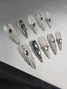 10 szt. francuskich, ręcznie robionych, nakładanych paznokci i ozdób do paznokci, srebrne, tłoczone, długie, sztuczne paznokcie w stylu stiletto, idealne na co dzień i na imprezę. Akcesoria do paznokci.