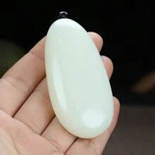 1 件天然玉石原石吊坠，色彩缤纷，手玩原石，优质宝石水晶首饰，全手工雕刻，女士，男士，石英水晶财富玩物，和平吊坠，情侣礼物，男士礼物，适合节日派对礼物，石英水晶礼物。（挂绳礼盒） - 白色 - 查看 3