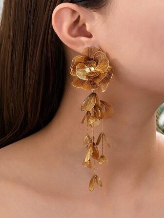 1 Pair Fashionable Petal Shaped Dangle Earrings, Unique Design Exaggerated Earrings, Elegant European Style High-End Jewelry For Women (Shipped With Card)
