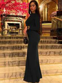 Elegant Modest Plain Color Evening Gown With Long Sleeve, Pleated & Fitted Design - Black - View 1
