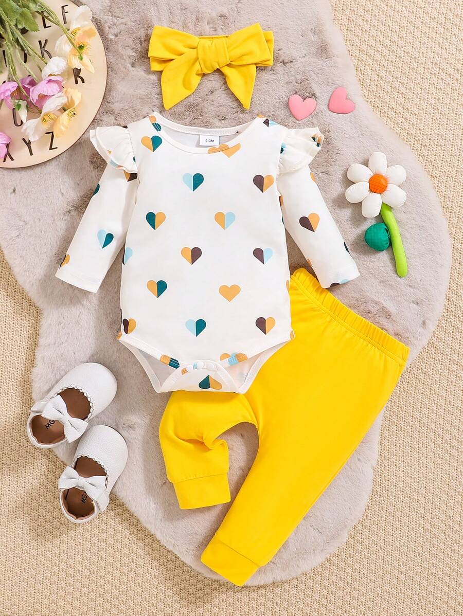 Nouvel ensemble de trois pièces bébé garçon et bébé fille pour le printemps et l'automne: serre-tête avec nœud, body avec motif cœur blanc et pantalon jaune mignon