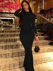 Elegant Modest Plain Color Evening Gown With Long Sleeve, Pleated & Fitted Design - Black - View 2