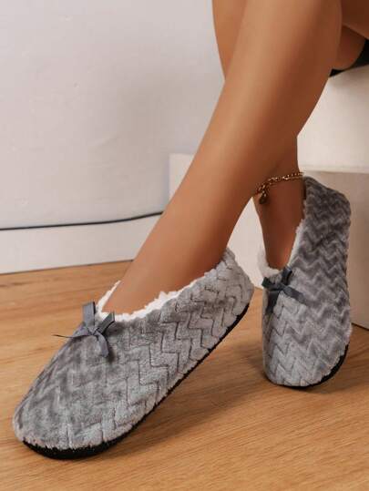 Anti-Bacterial & Odor Control Embroidered Couple Slippers, Soft Fabric, Non-Slip Thick Sole, Quiet Indoor Comfortable Warm House Slippers (Random Pattern)